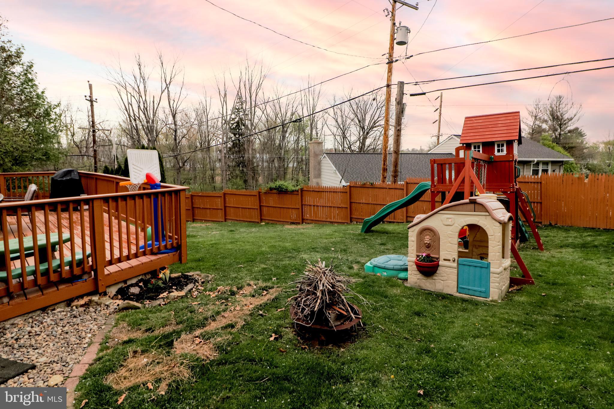 635 Beechwood Road Willow Grove, PA 19090 - Photo 24 of 29 BACKYARD