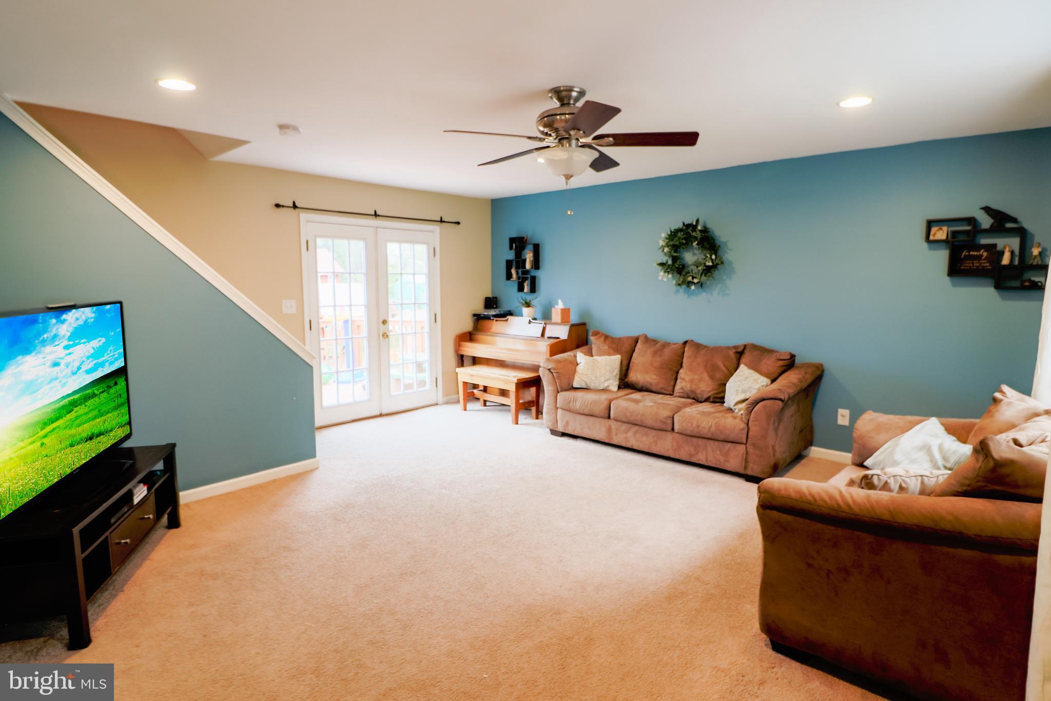 635 Beechwood Road Willow Grove, PA 19090 - Photo 3 of 29 LIVING ROOM W/SLIDER TO DECK