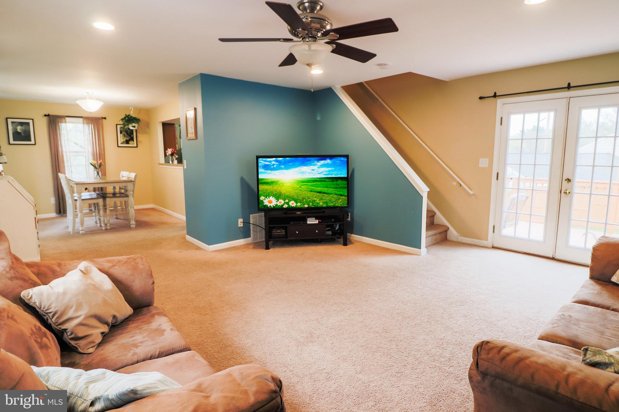 635 Beechwood Road Willow Grove, PA 19090 - Photo 4 of 29 LIVING ROOM