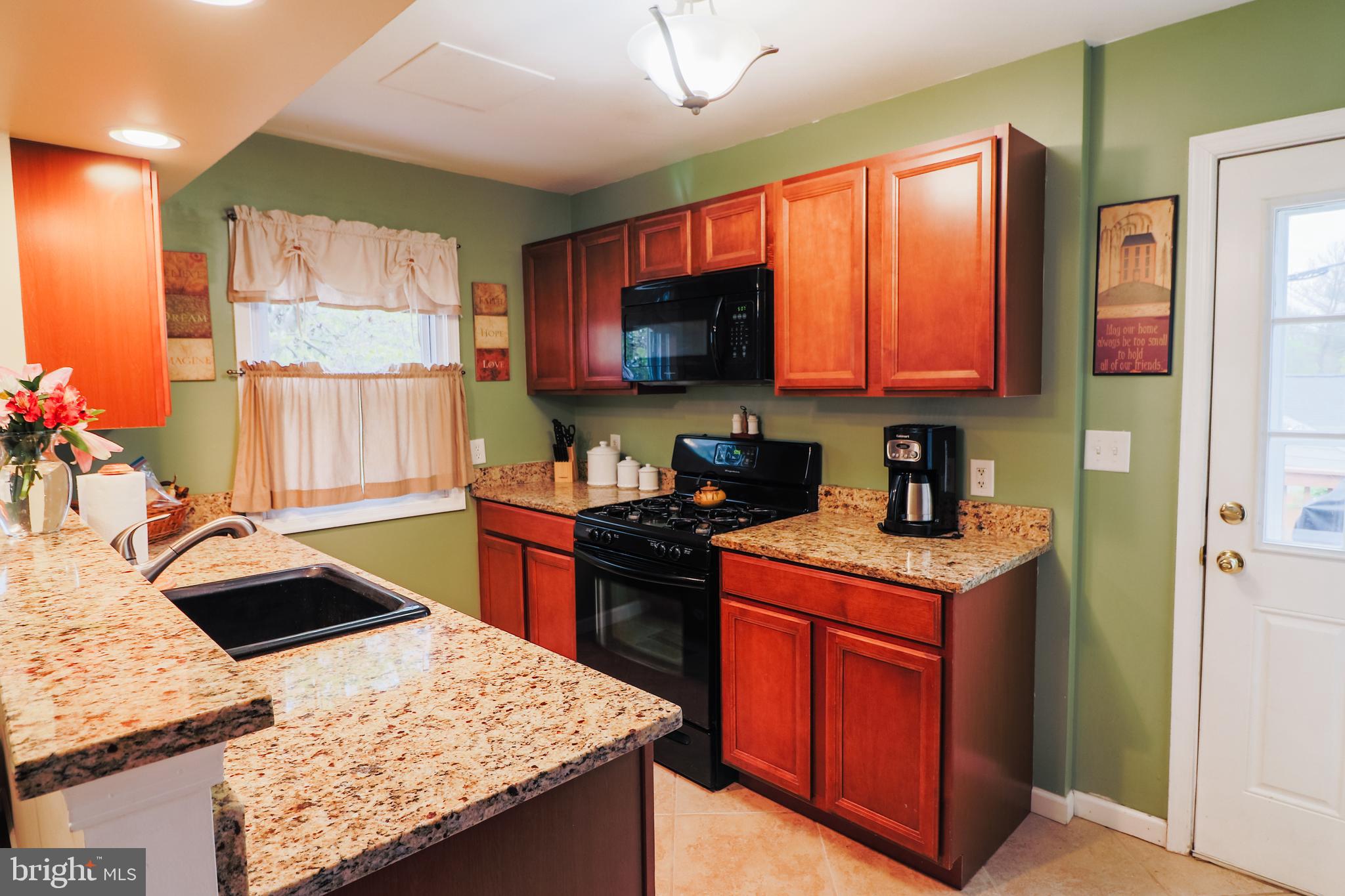 635 Beechwood Road Willow Grove, PA 19090 - Photo 8 of 29 KITCHEN