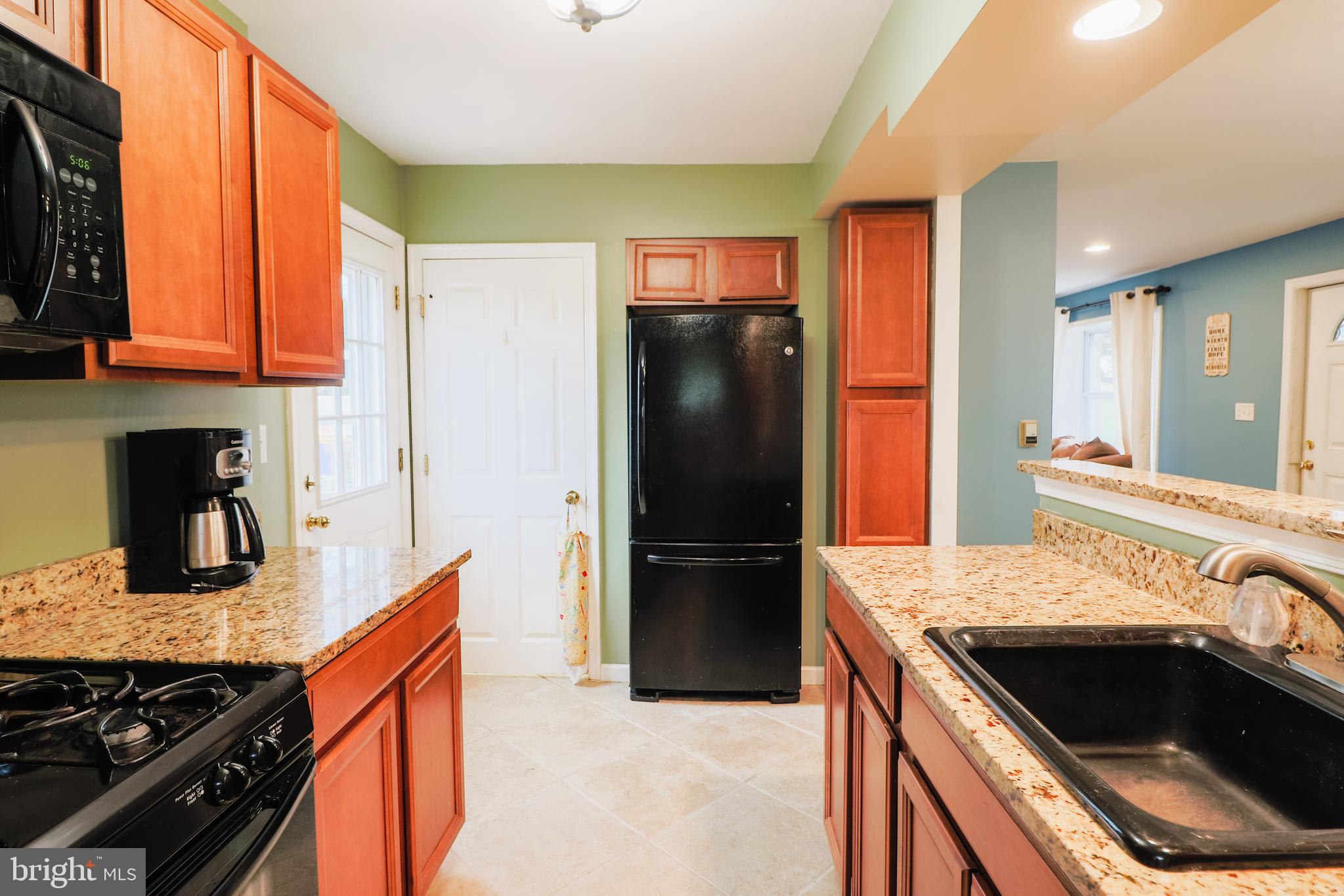 635 Beechwood Road Willow Grove, PA 19090 - Photo 9 of 29 KITCHEN W/ DOOR TO DECK