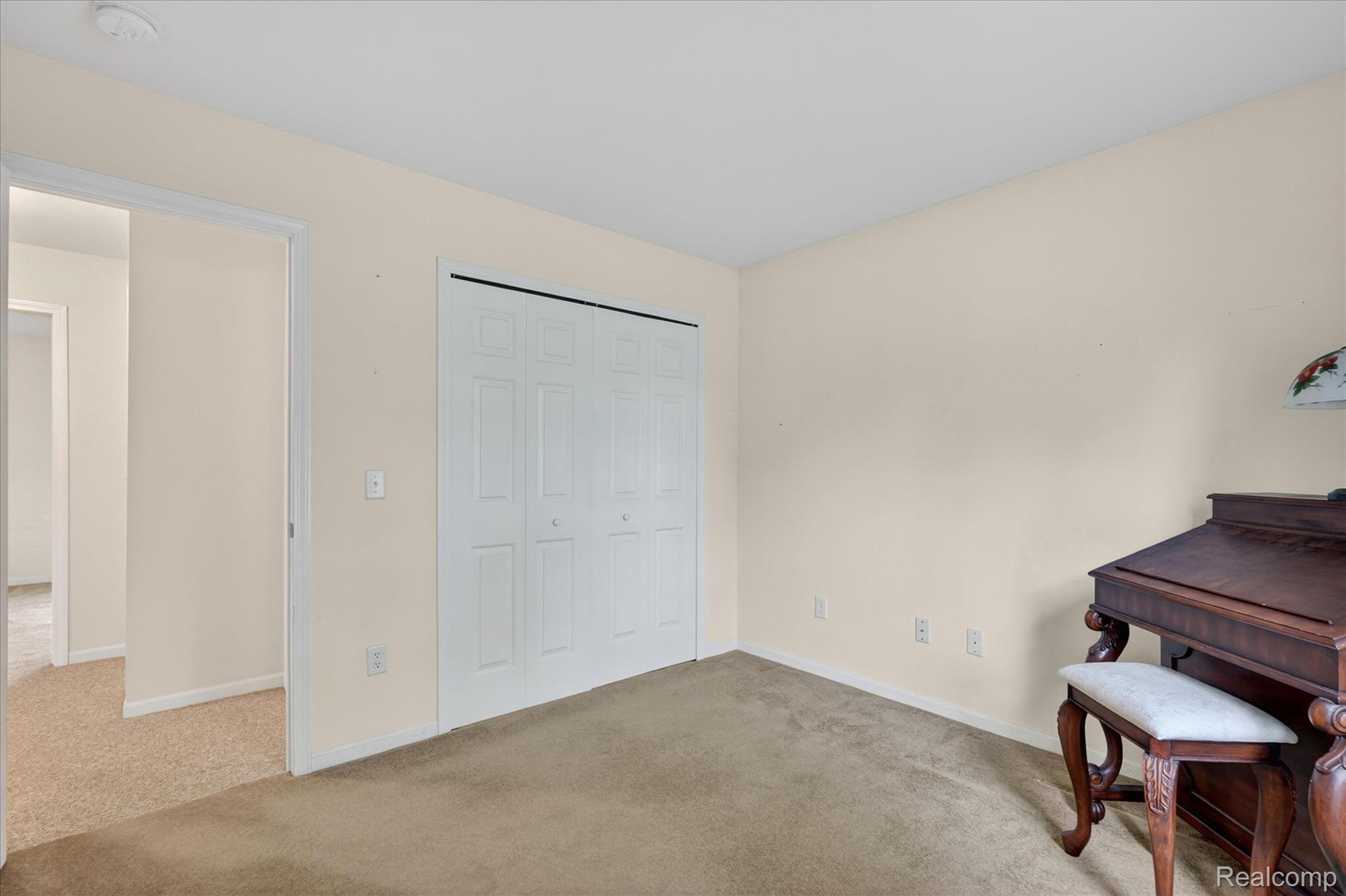 1607 Cedarwood Drive Flushing, MI 48433 - Photo 17 of 27 Sitting room with light carpet