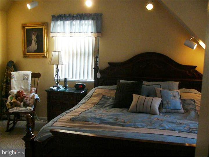 247 Whitton Drive Reading, PA 19607 - Photo 12 of 18 Gallery Image 12