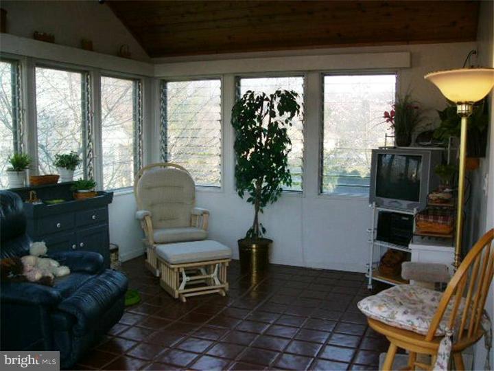 247 Whitton Drive Reading, PA 19607 - Photo 10 of 18 Gallery Image 10