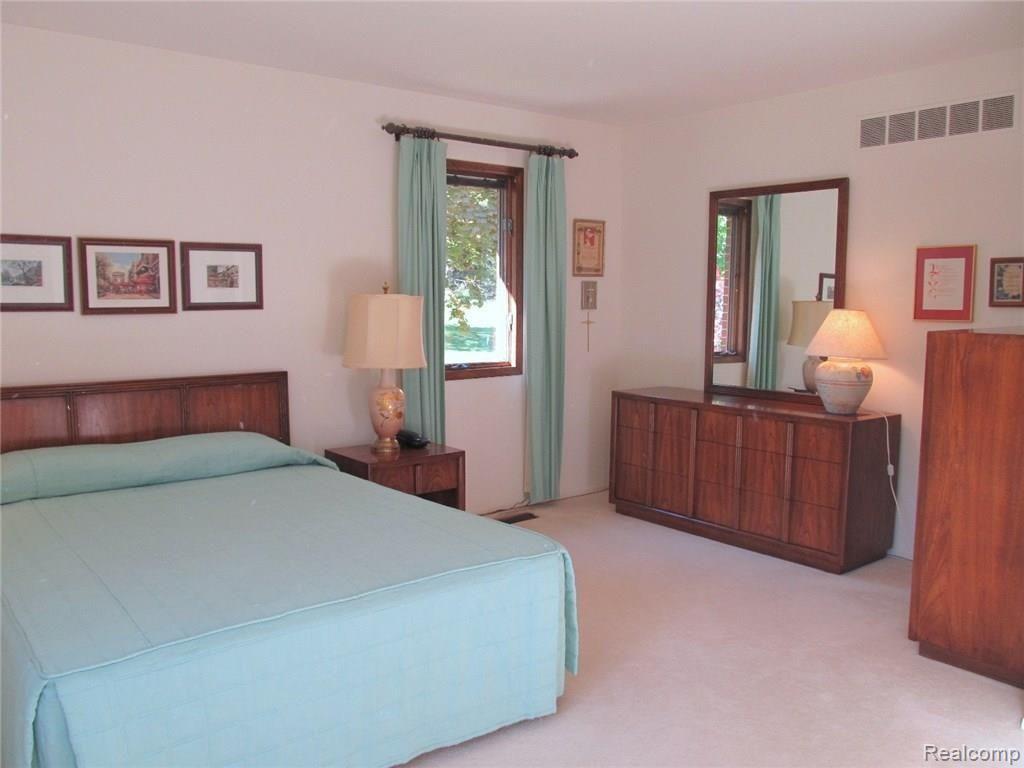 5260 Inverrary Lane Commerce Township, MI 48382 - Photo 14 of 24 Master Bedroom