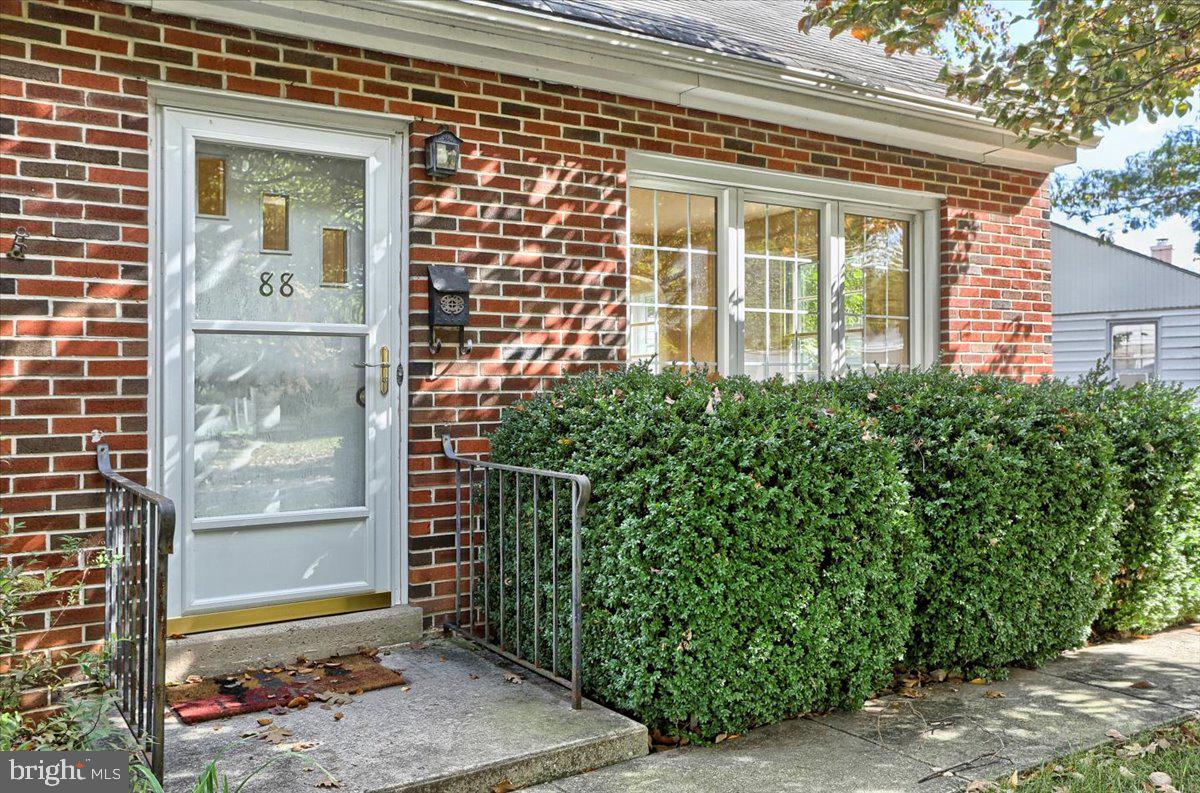 88 Oneida Road Camp Hill, PA 17011 - Photo 2 of 30 Gallery Image 2