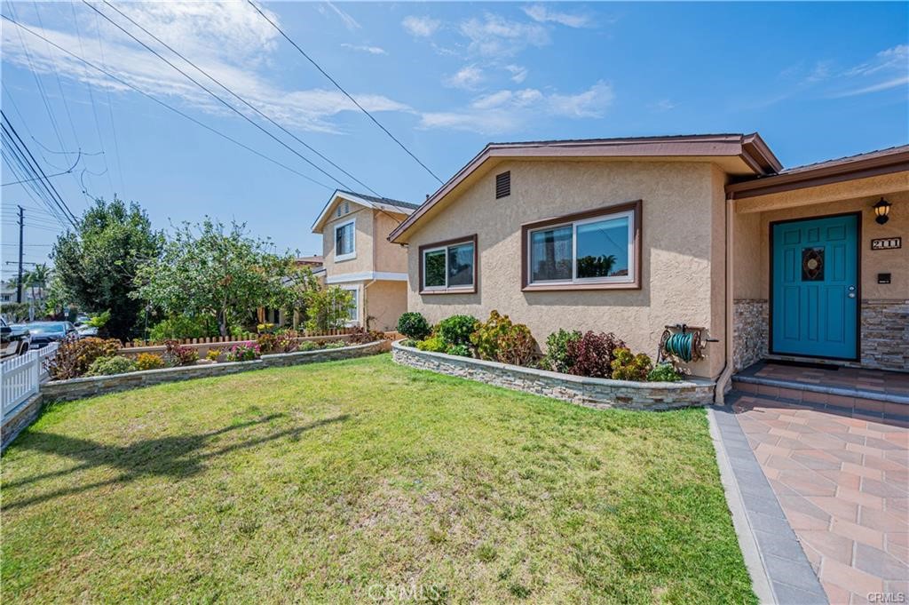 2111 Pullman Lane, Unit A Redondo Beach, CA 90278 - Photo 2 of 26 Exterior of home