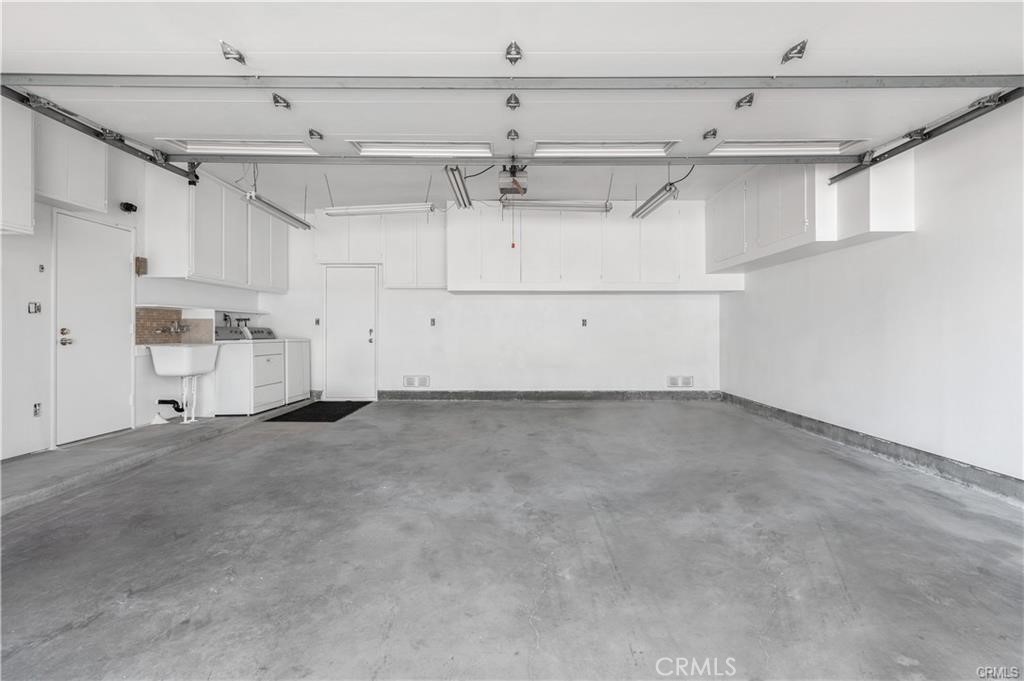 2111 Pullman Lane, Unit A Redondo Beach, CA 90278 - Photo 24 of 26 Garage