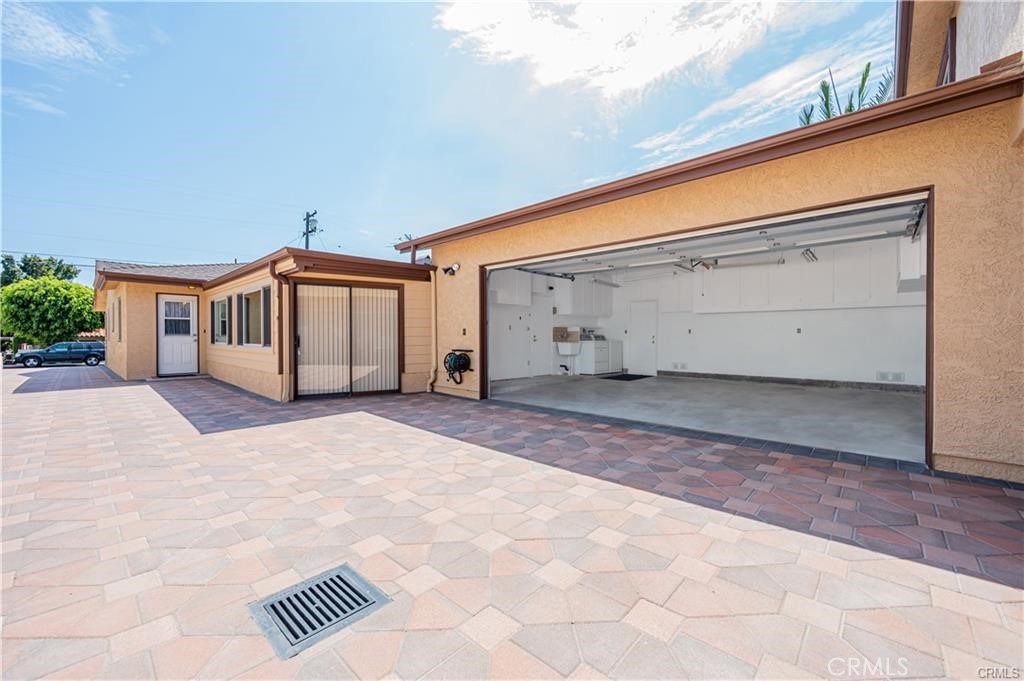 2111 Pullman Lane, Unit A Redondo Beach, CA 90278 - Photo 25 of 26 Garage