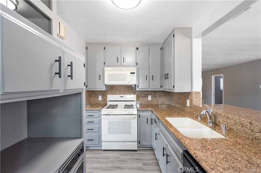 2111 Pullman Lane, Unit A Redondo Beach, CA 90278 - Photo 9 of 26 Kitchen