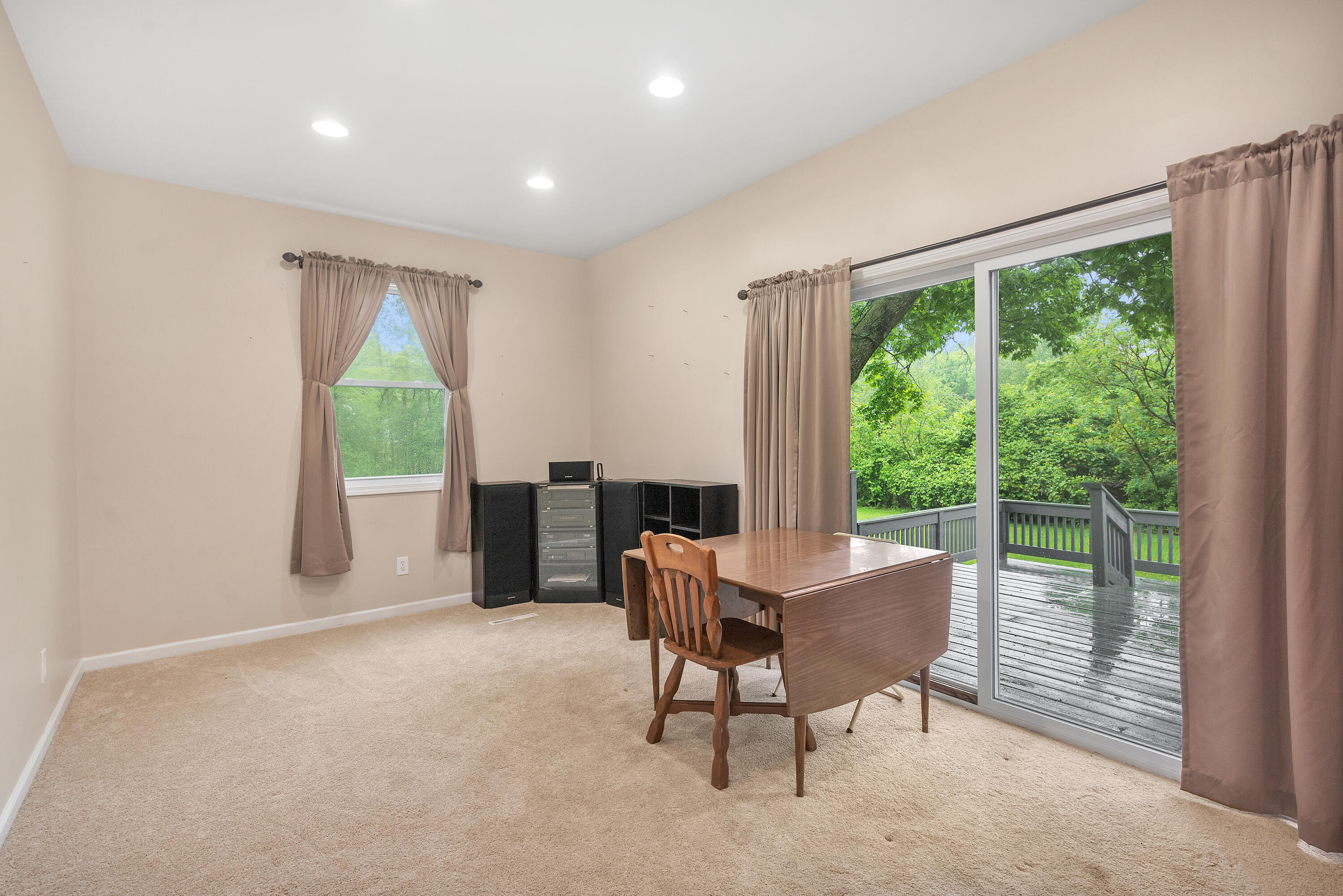 6909 Spring Arbor Road Spring Arbor, MI 49283 - Photo 23 of 30 26-6909-Spring-Arbor-Rd-WindowStill-Real