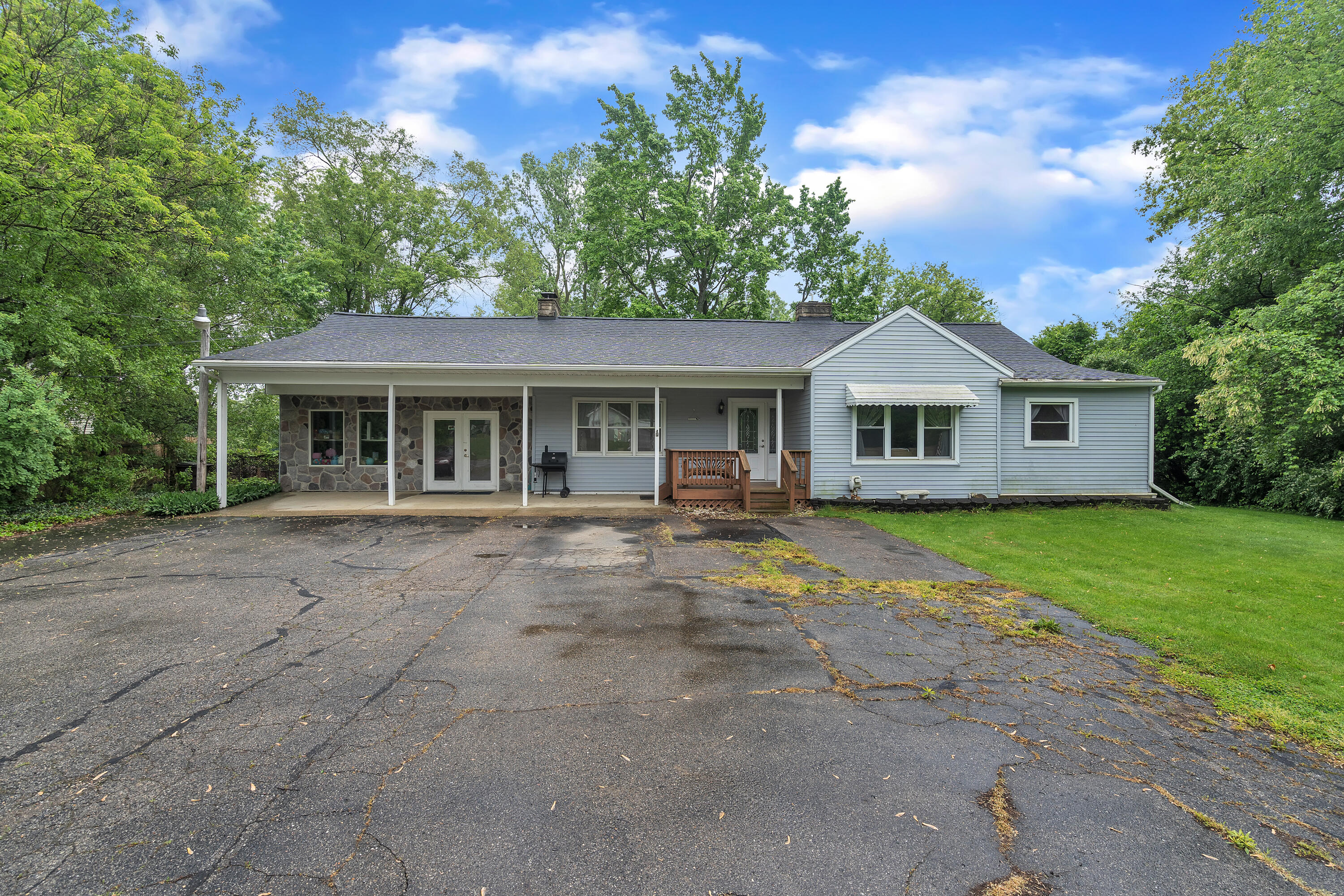 6909 Spring Arbor Road Spring Arbor, MI 49283 - Photo 24 of 30 03-6909-Spring-Arbor-Rd-WindowStill-Real