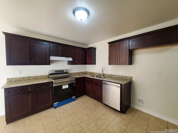 $1,150 | 7539 West Dixon Road, Unit 2, Somerset, TX 78069