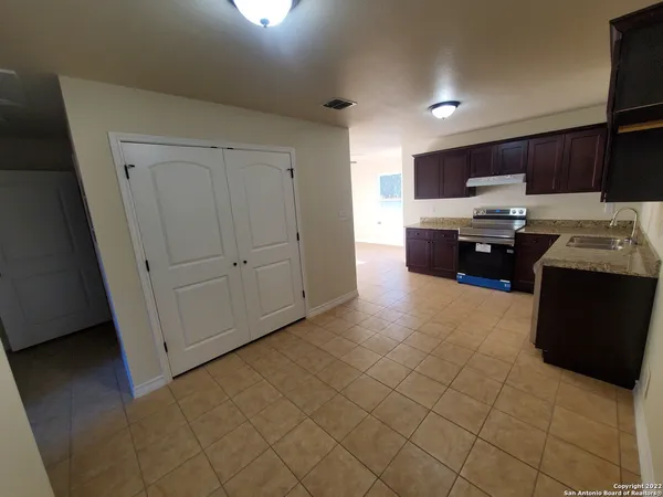 $1,150 | 7539 West Dixon Road, Unit 2, Somerset, TX 78069