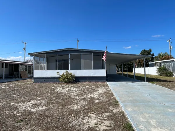 $2,000 | 7508 Southeast Swan Avenue, Hobe Sound, FL 33455