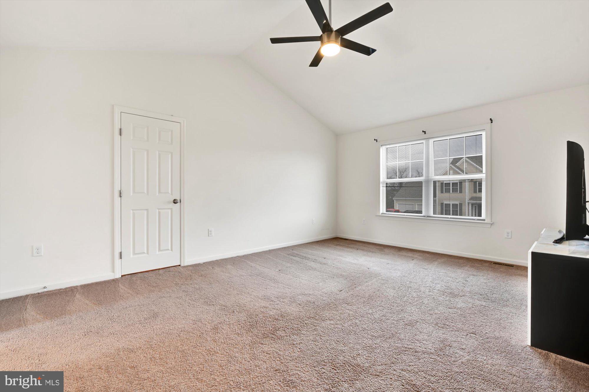 7035 Beaver Spring Road Harrisburg, PA 17111 - Photo 17 of 39 Owner's Suite