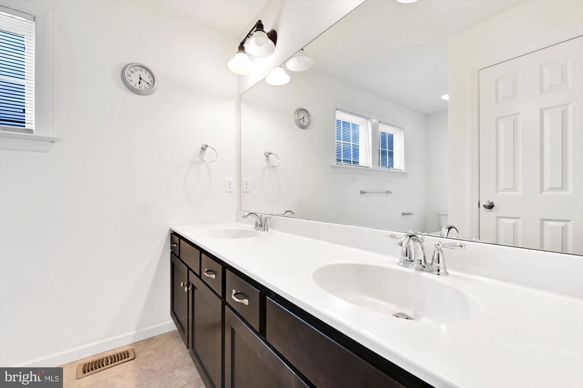 7035 Beaver Spring Road Harrisburg, PA 17111 - Photo 27 of 39 Hall Bath