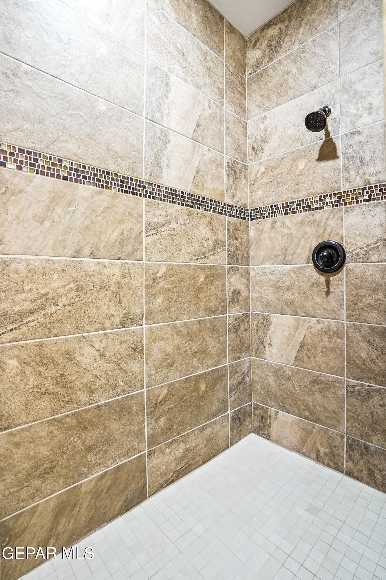 871 Country Club Road, Unit 4E El Paso, TX 79932 - Photo 6 of 34 a bathroom with a shower