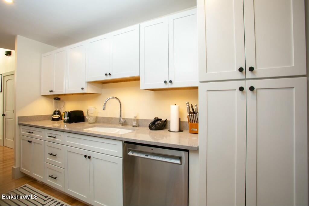 44 Main Street, Unit 4 Stockbridge, MA 01262 - Photo 4 of 12 KITCHEN