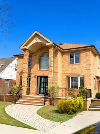 $4,998 | 76-11 270th Street | Glen Oaks