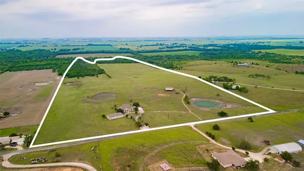 a view of a tennis court