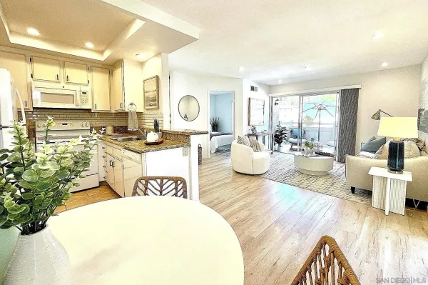 $3,275 | 8811 Gilman Drive, Unit H, La Jolla, CA 92037