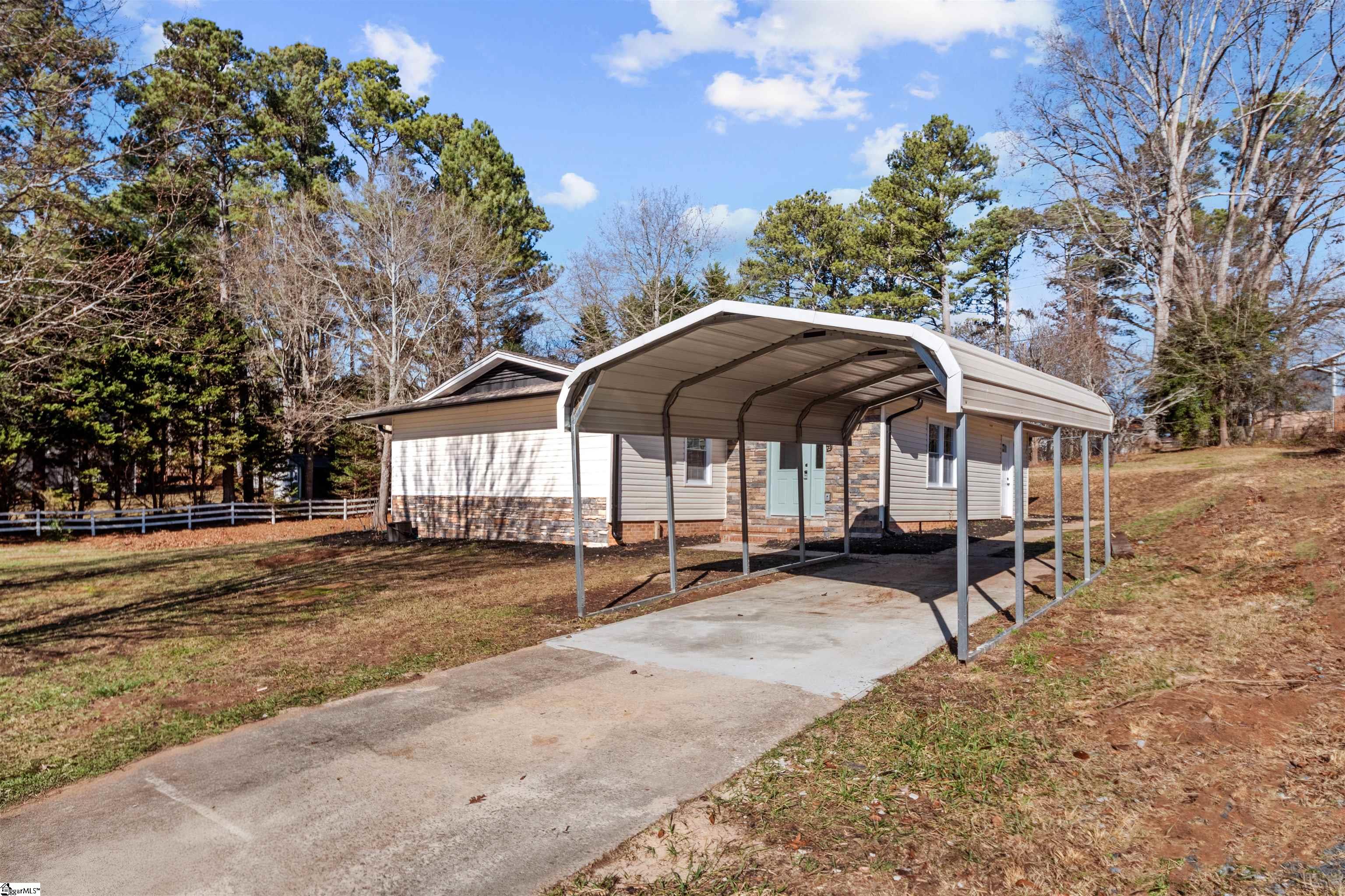 528 Rotterdam Road Easley, SC 29640 - Photo 3 of 32