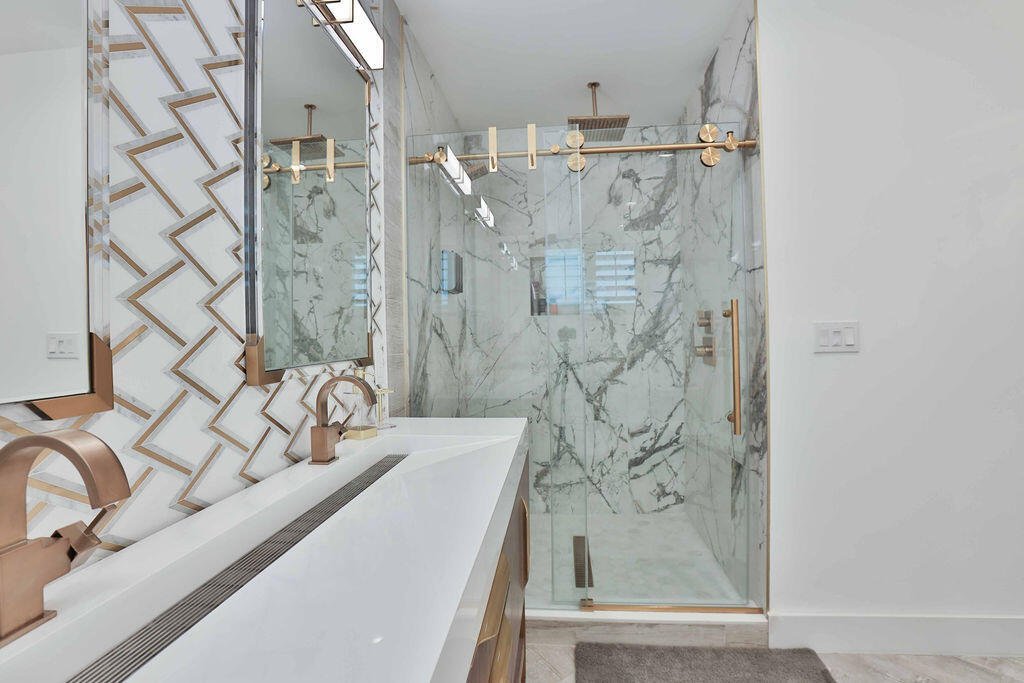 713 Forsyth Street Boca Raton, FL 33487 - Photo 23 of 39 Primary Bath