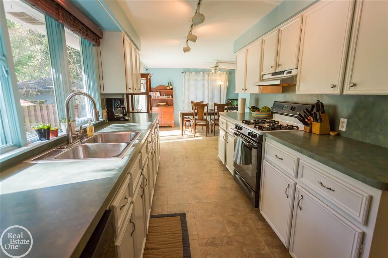3276 Riverside Drive Port Huron, MI 48060 - Photo 12 of 60
