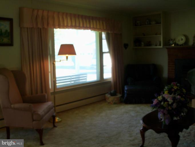 4609 Dumfries Road Catlett, VA 20119 - Photo 5 of 17 Living Room