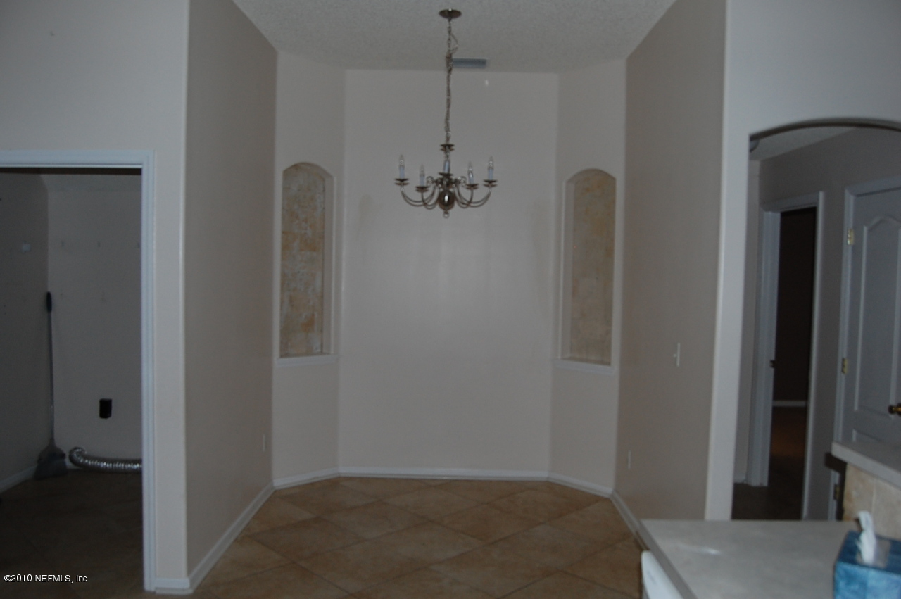 2444 Paris Mill Road Jacksonville, FL 32221 - Photo 9 of 19 a view of a hallway with a closet