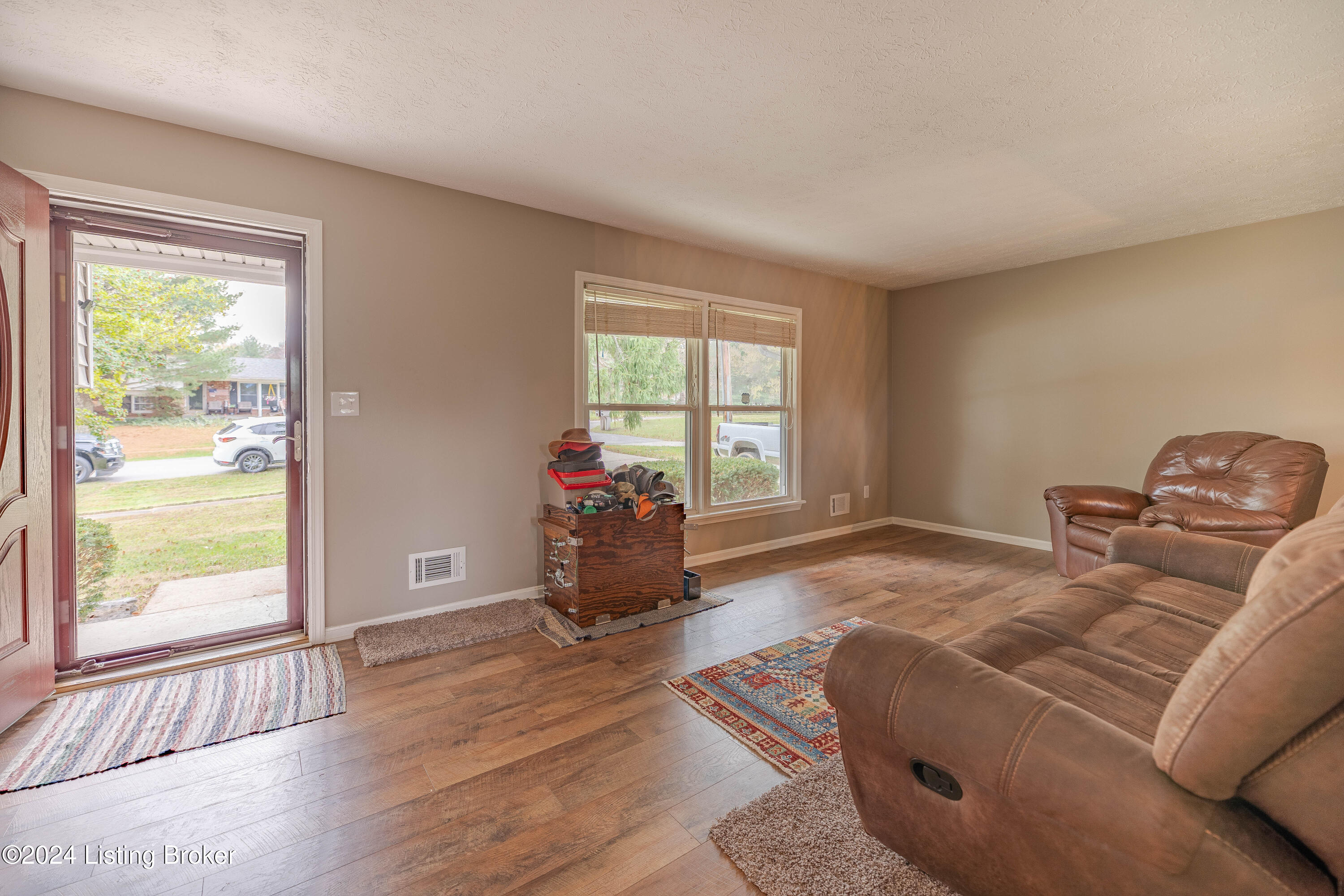 3615 Locklee Road Louisville, KY 40214 - Photo 4 of 22 DSC05024-HDR