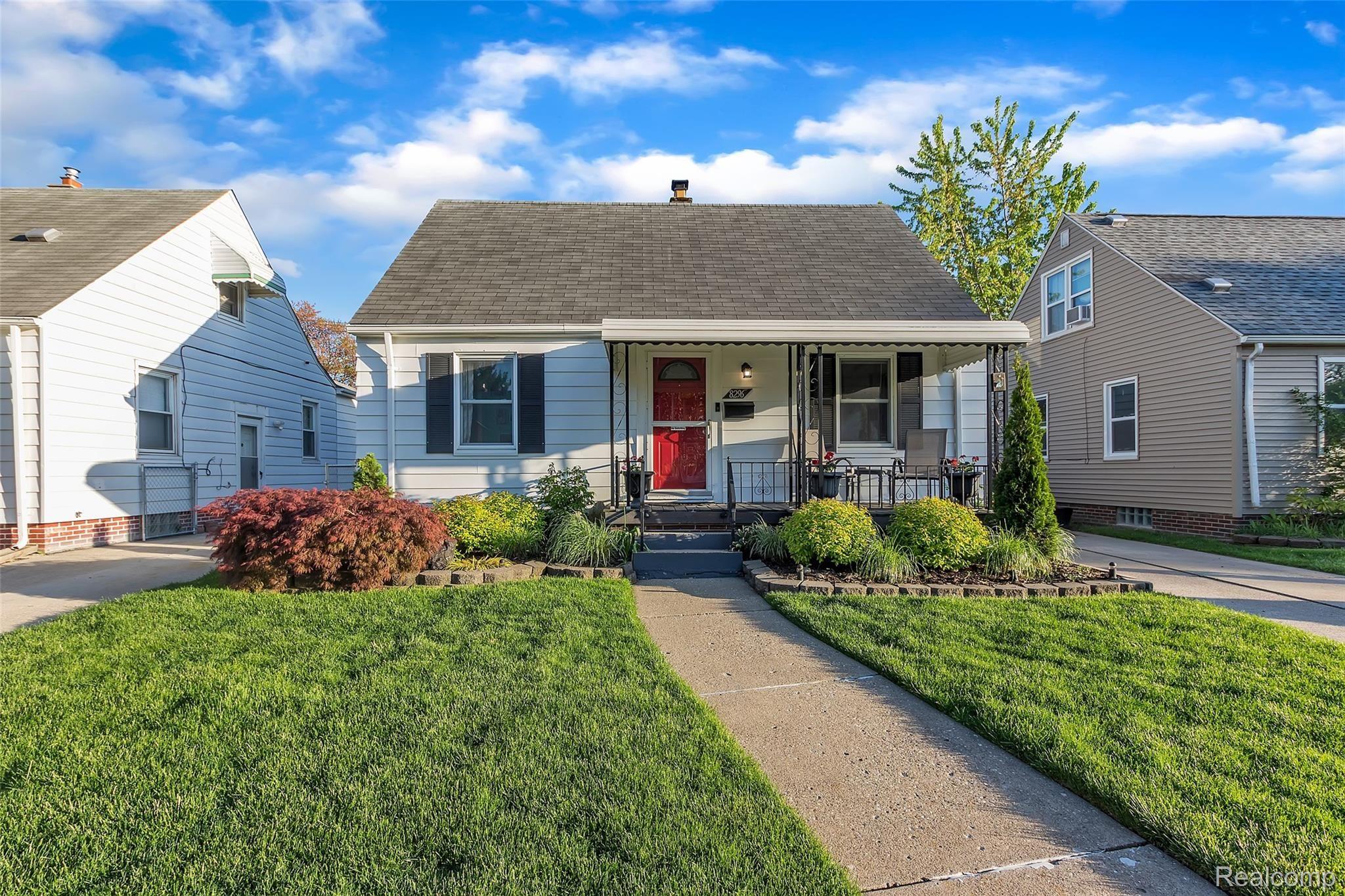 8296 Standard Street Center Line, MI 48015 - Photo 3 of 38 03-8296-Standard-St-WindowStill-Real-Estate-Photography-3.jpg
