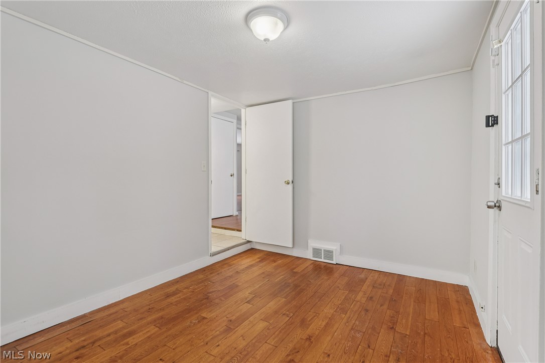 4480 Birchwold Road Cleveland, OH 44121 - Photo 27 of 30