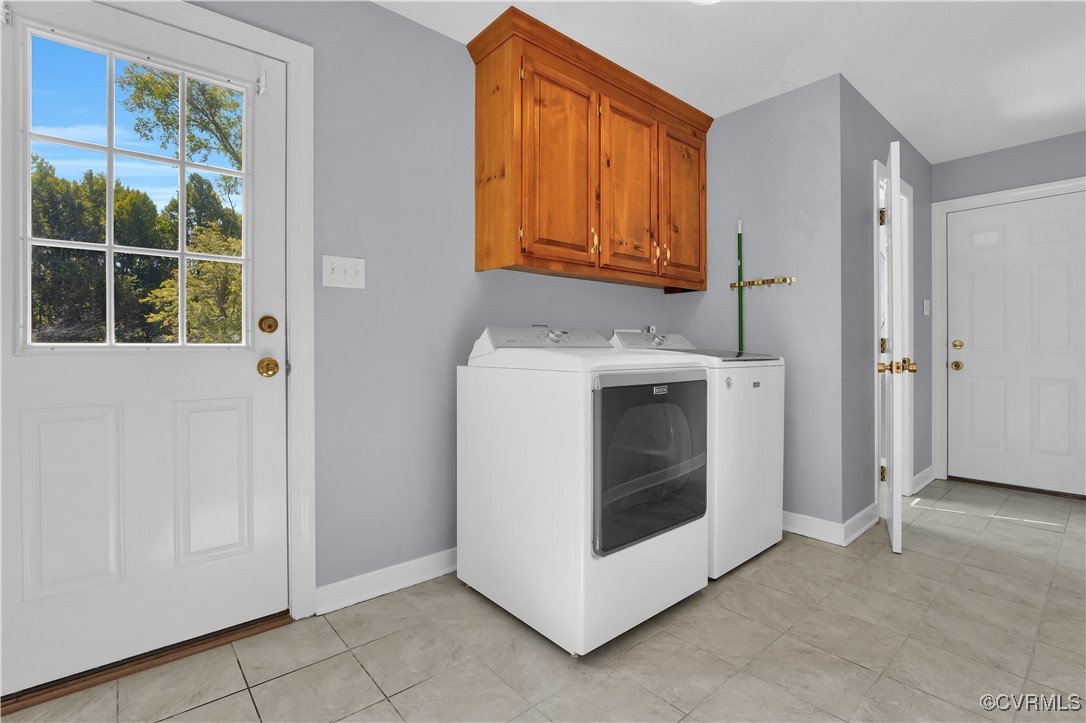 5285 Sandy Valley Road Mechanicsville, VA 23111 - Photo 33 of 37 a utility room with dryer and washer