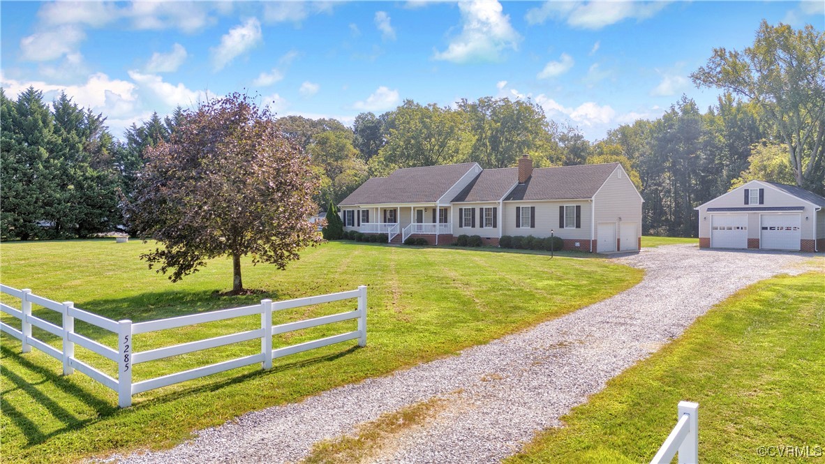 5285 Sandy Valley Road Mechanicsville, VA 23111 - Photo 4 of 37 a view of a house with swimming pool and front yard