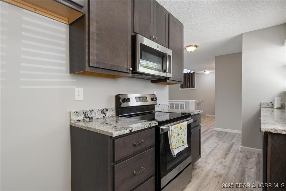 57 Oriole Road Lake Ozark, MO 65049 - Photo 12 of 41 Kitchen