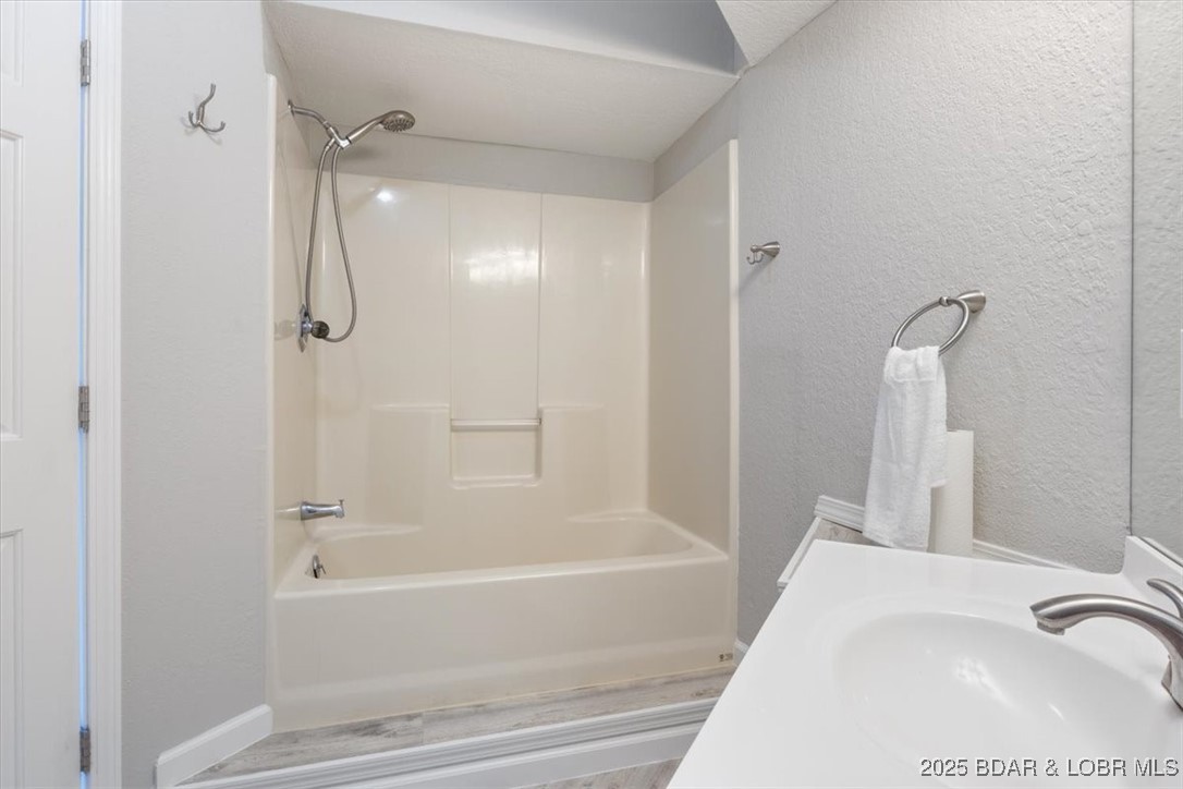 57 Oriole Road Lake Ozark, MO 65049 - Photo 31 of 41 Bathroom 2