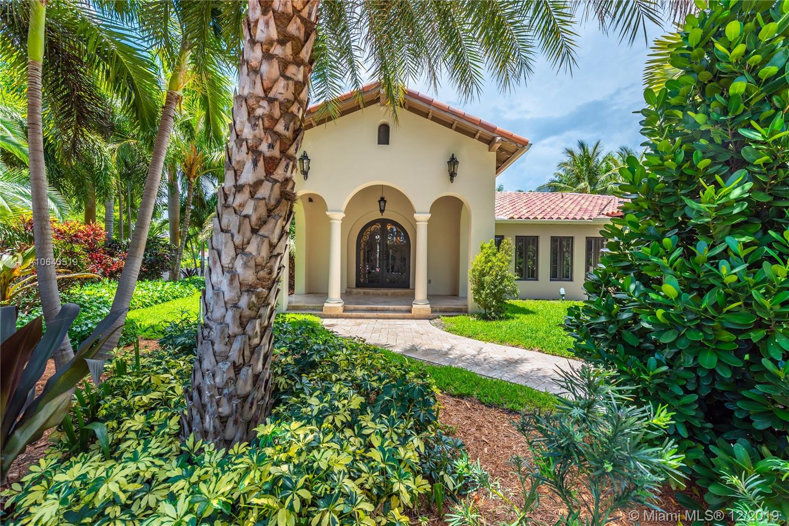 3400 Pine Tree Drive Miami Beach, FL 33140 - Photo 28 of 52