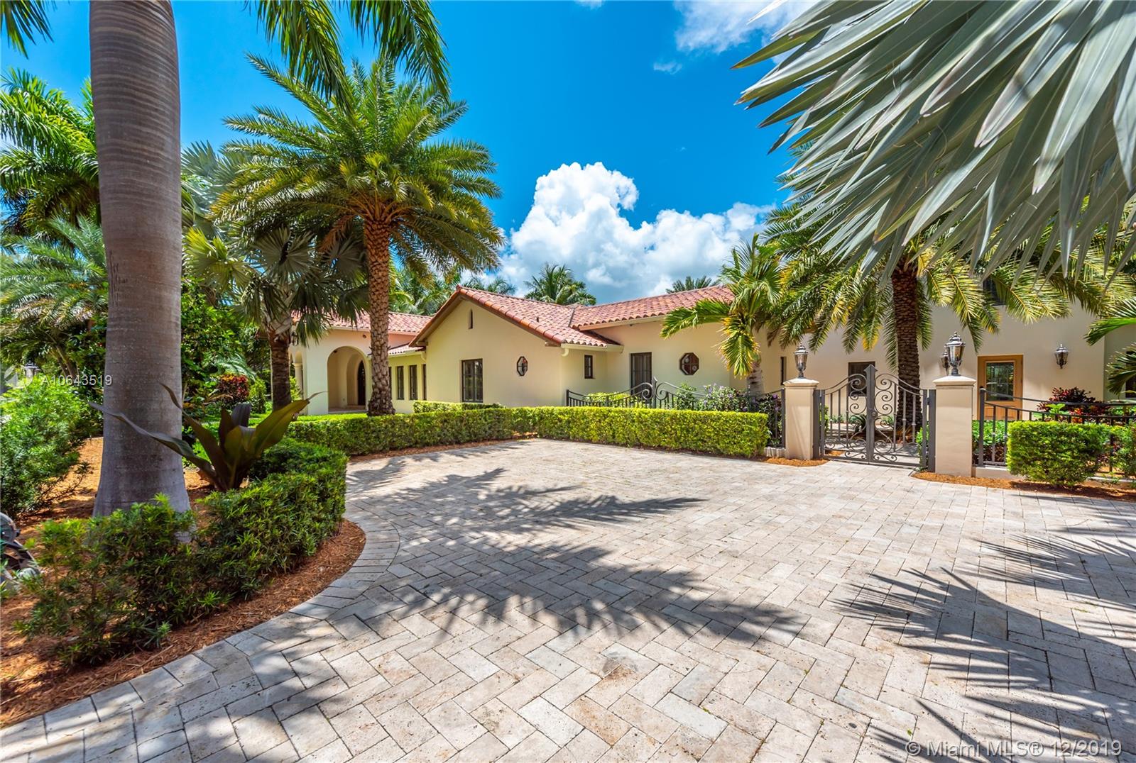 3400 Pine Tree Drive Miami Beach, FL 33140 - Photo 6 of 52