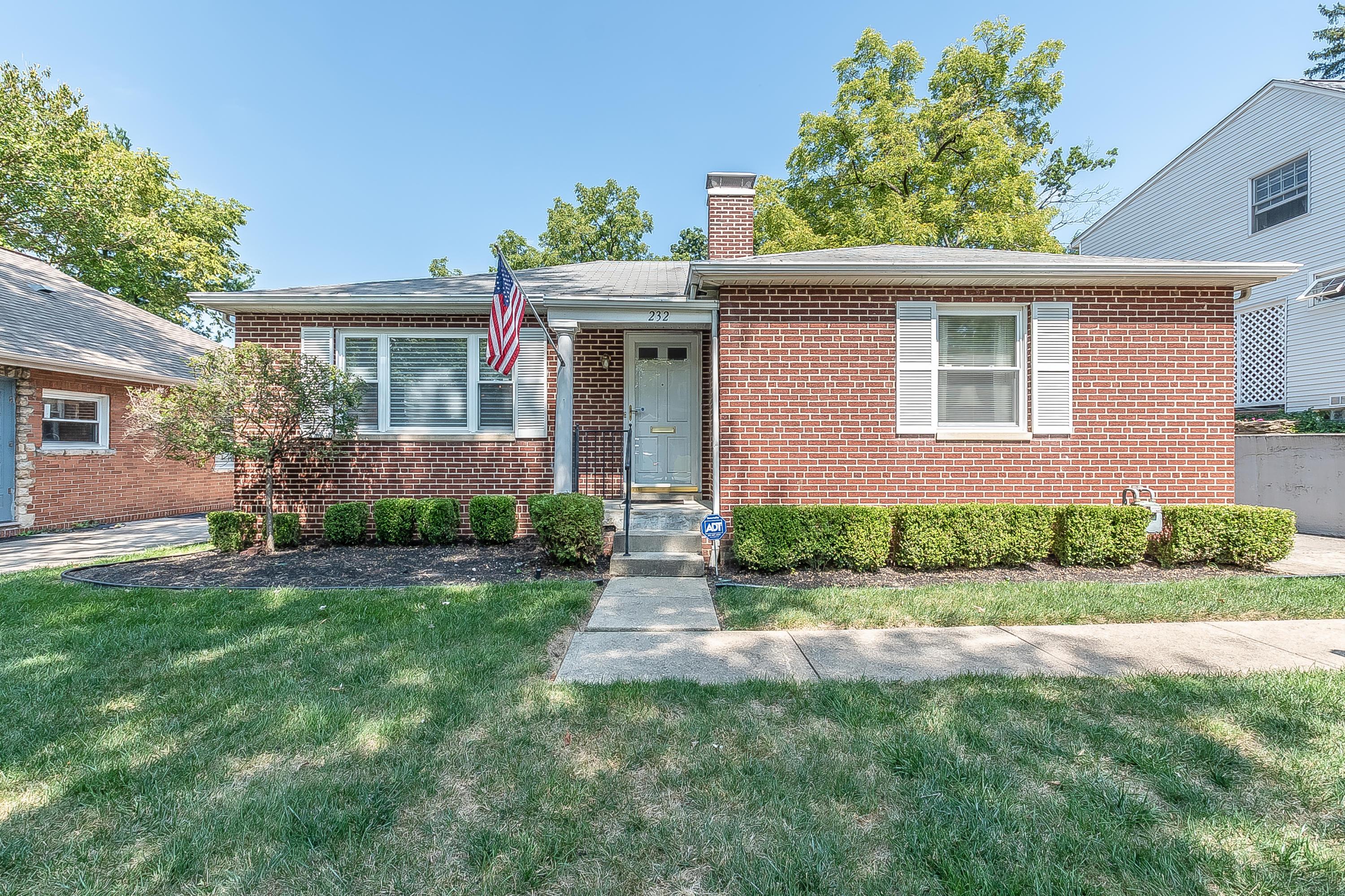 232 East Dunedin Road Columbus, OH 43214 - Photo 1 of 35 Gallery Image 1