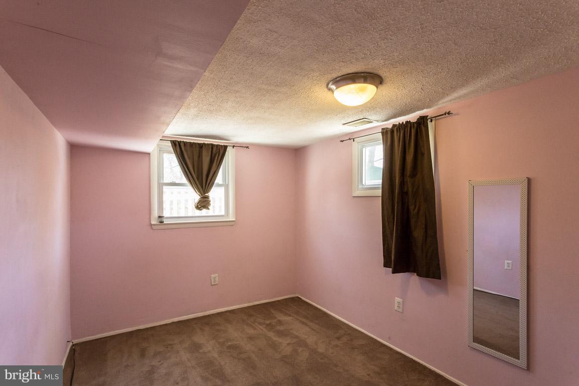 15114 Alaska Road Woodbridge, VA 22191 - Photo 11 of 28 Bedroom