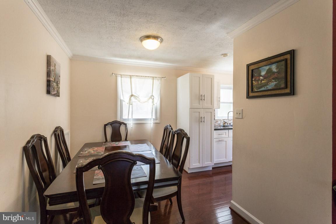 15114 Alaska Road Woodbridge, VA 22191 - Photo 13 of 28 Living Room