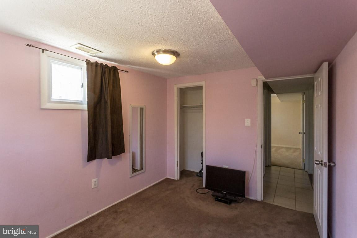 15114 Alaska Road Woodbridge, VA 22191 - Photo 17 of 28 Bedroom