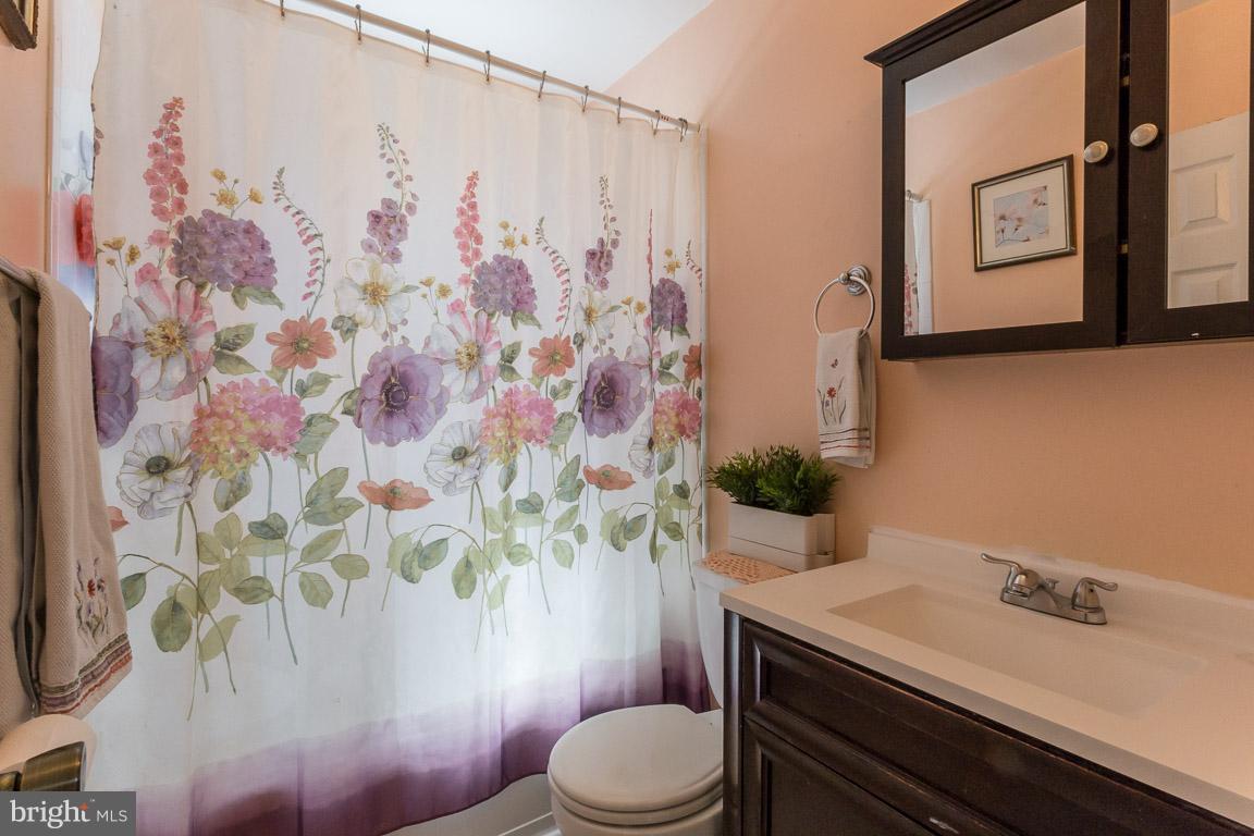 15114 Alaska Road Woodbridge, VA 22191 - Photo 21 of 28 Bath