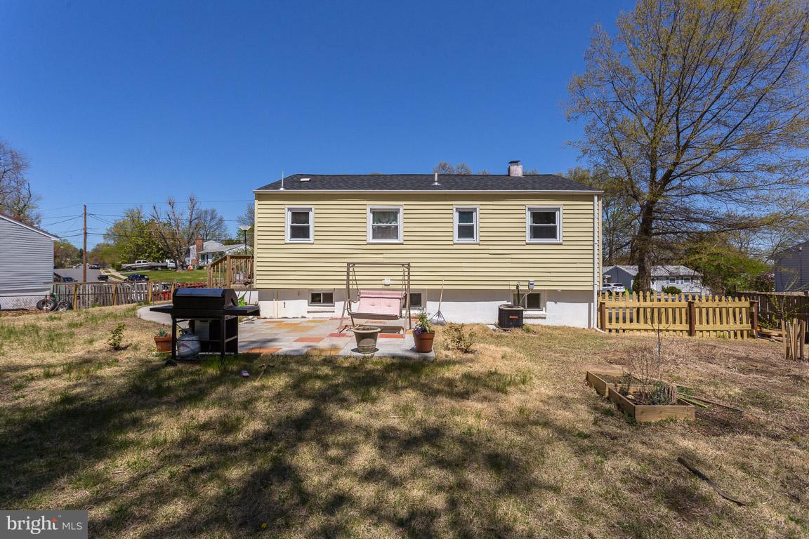 15114 Alaska Road Woodbridge, VA 22191 - Photo 25 of 28 Exterior (Rear)