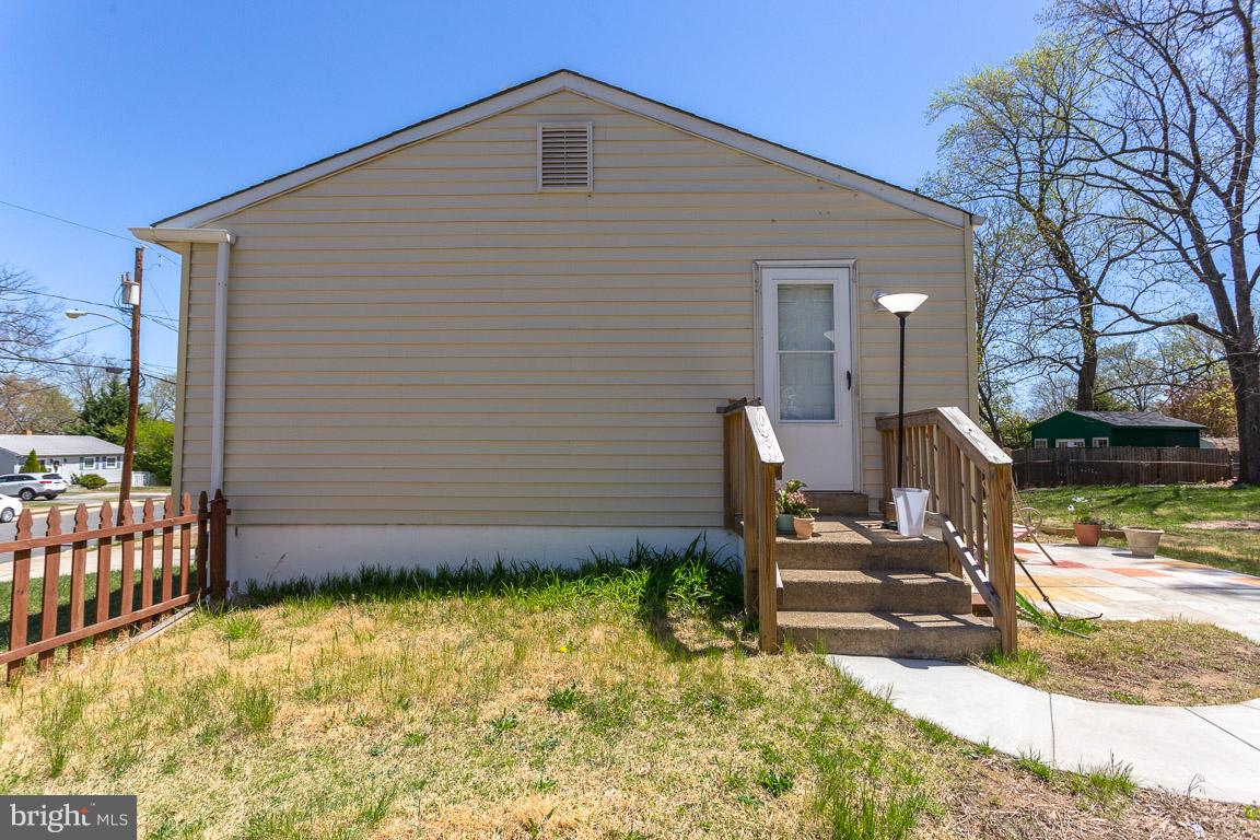 15114 Alaska Road Woodbridge, VA 22191 - Photo 28 of 28 Exterior (Rear)