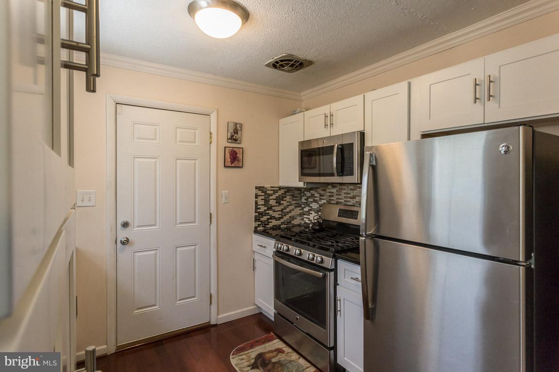 15114 Alaska Road Woodbridge, VA 22191 - Photo 6 of 28 Kitchen