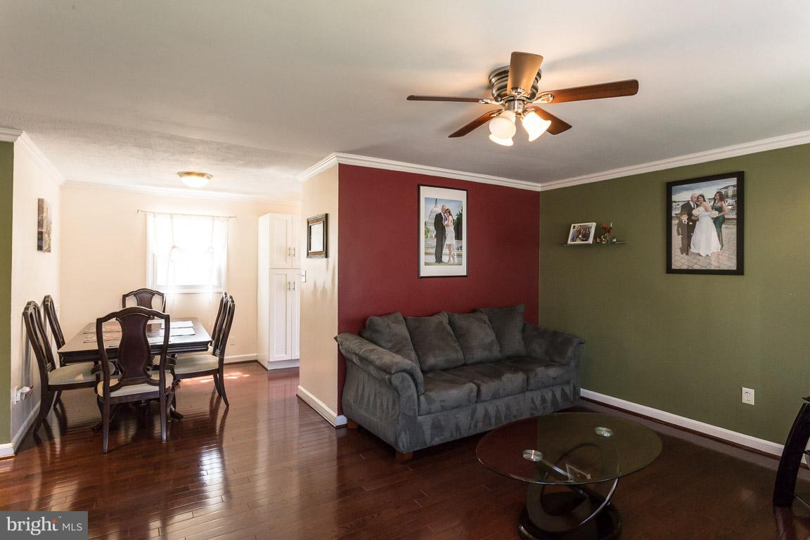 15114 Alaska Road Woodbridge, VA 22191 - Photo 8 of 28 Living Room