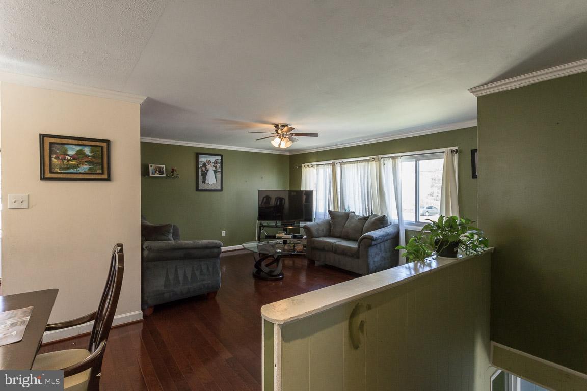15114 Alaska Road Woodbridge, VA 22191 - Photo 9 of 28 View